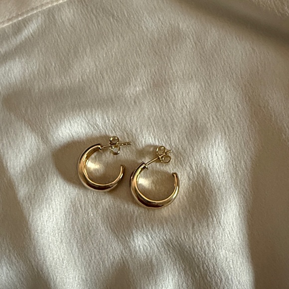 New Mejuri Gold Vermeil Dome Hoops - Picture 3 of 5